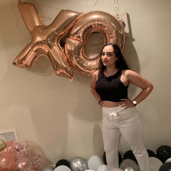 Meet your Posher, Nia - Picture 4 of 5